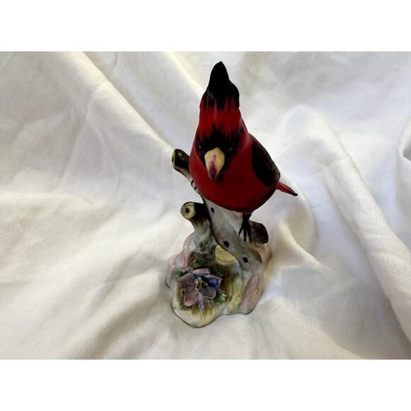 Cardinal Perched On Tree Trunk Royal Adderly Bone China 3.5" Staffordshire. - Picture 5 of 14